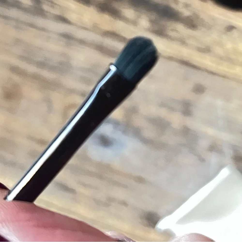 REVOLUTION RED PINK WATER ANGLED BRUSH WET WATER EYELINER